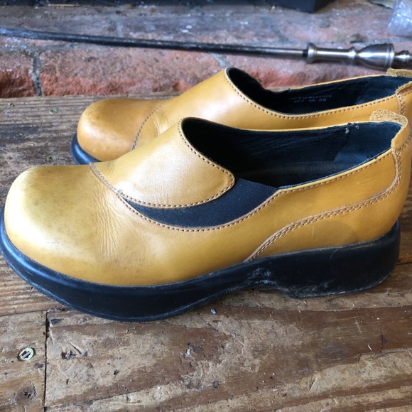 Dansko women’s shoes - Picture 4 of 6